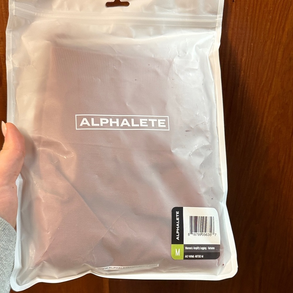 🆕 NWT Alphalete Ultra High Rise Amplify Leggings in Autumn size Medium - Picture 3 of 5